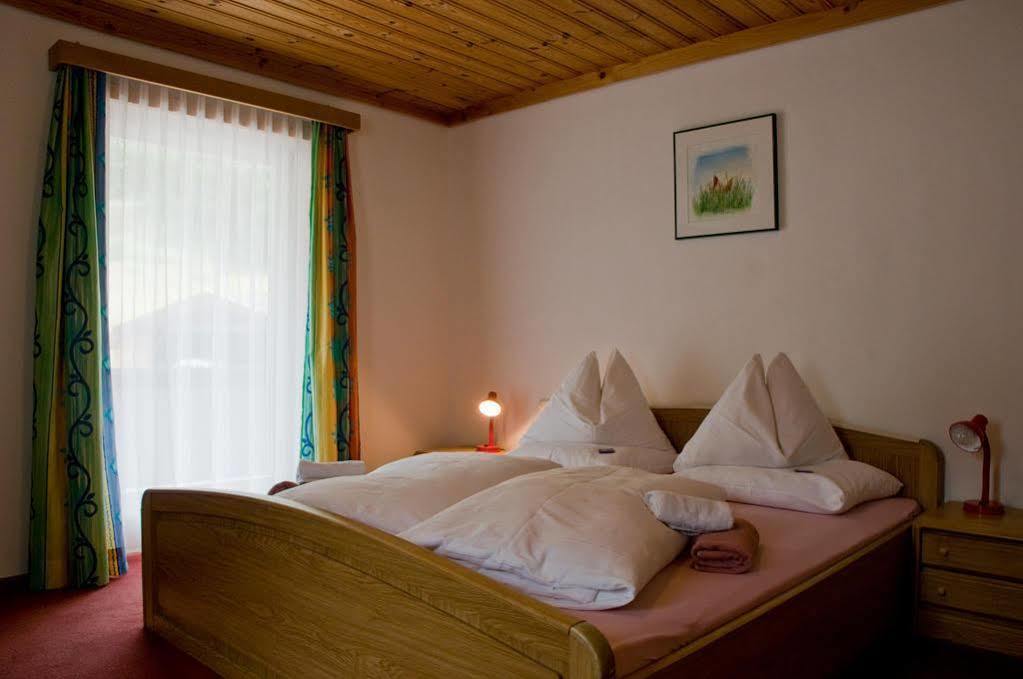 Landhaus Alpenrose - Feriendomizile Pichler Heiligenblut Dış mekan fotoğraf